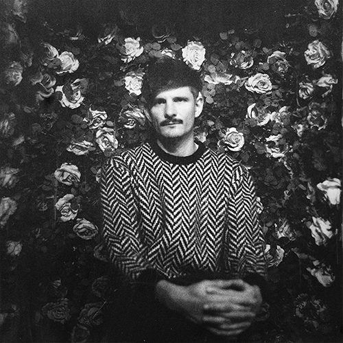 Quentin Sauvé, musique indie folk, chanteur solo guitare chant en concert en France avec L'Igloo