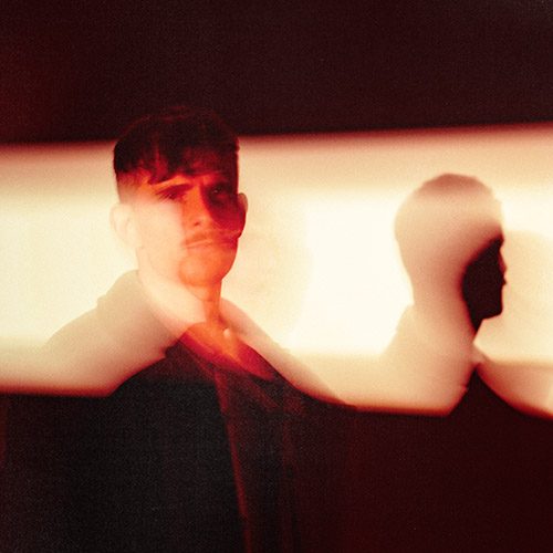 Quentin Sauvé, musique indie folk, chanteur solo guitare chant en concert en France avec L'Igloo